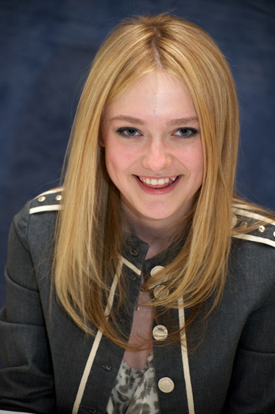 lovely-dakota-portrait-2010-03-11-mq-013.jpg
