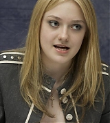 lovely-dakota-portrait-2010-03-11-mq-055.jpg