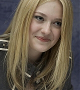 lovely-dakota-portrait-2010-03-11-mq-057.jpg