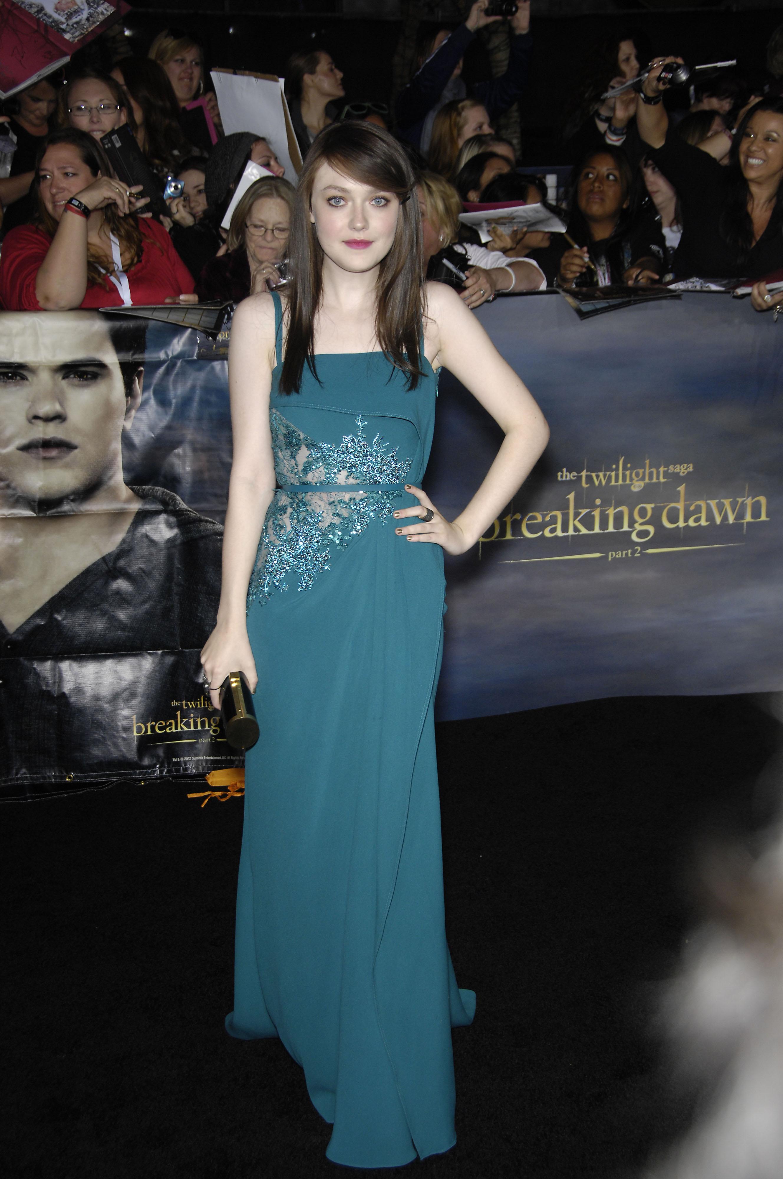 DakotaBreakingDawnPart2Premiere041.jpg