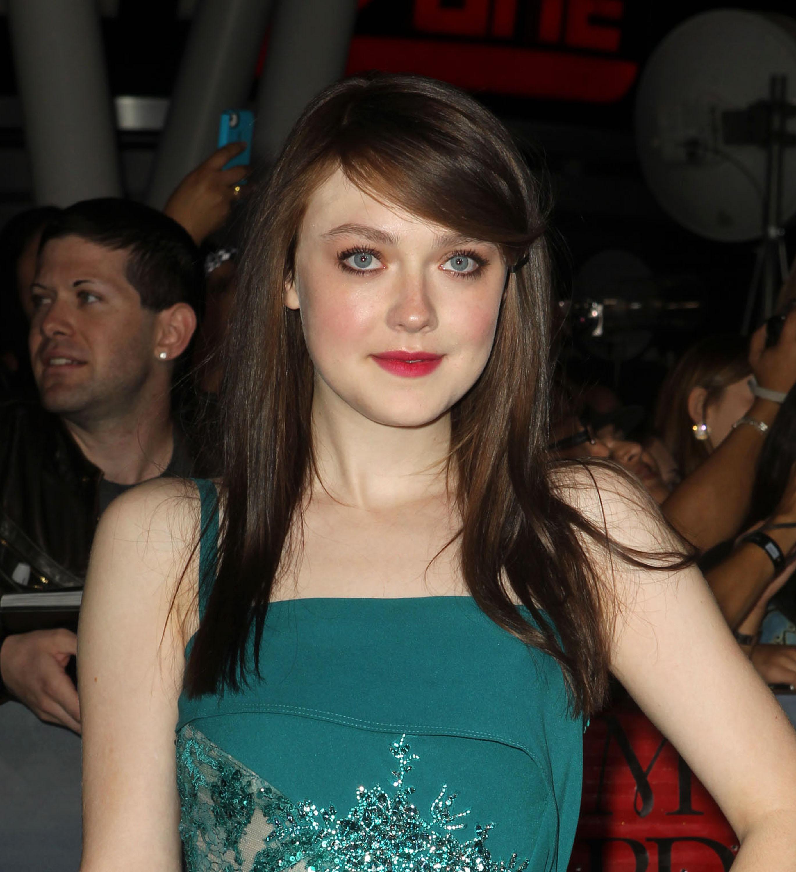 DakotaBreakingDawnPart2Premiere067.jpg