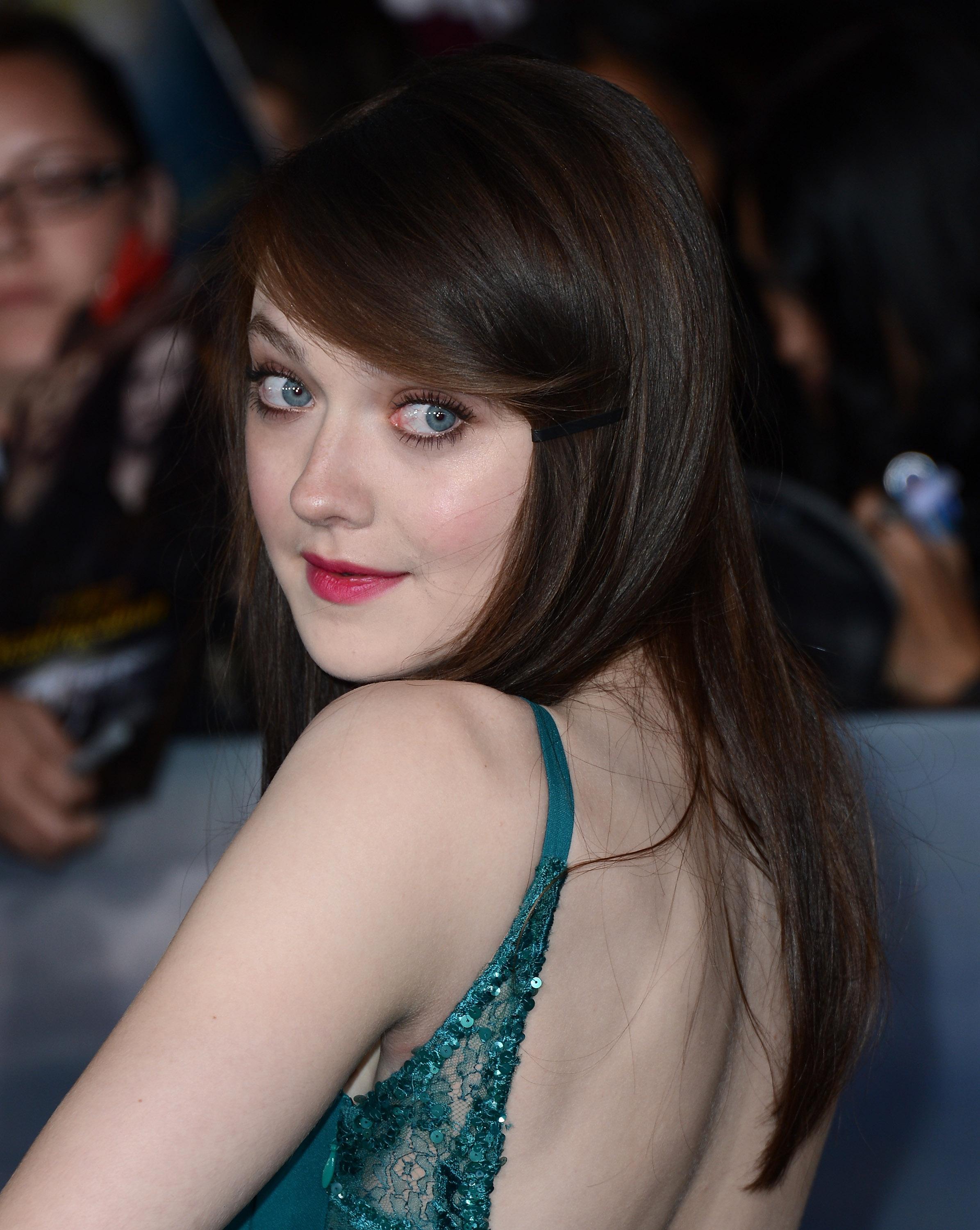 DakotaBreakingDawnPart2Premiere102.jpg