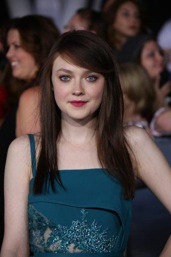 DakotaBreakingDawnPart2Premiere303.jpg
