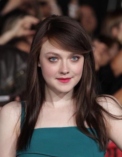 DakotaBreakingDawnPart2Premiere311.jpg