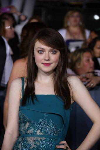 DakotaBreakingDawnPart2Premiere324.jpg