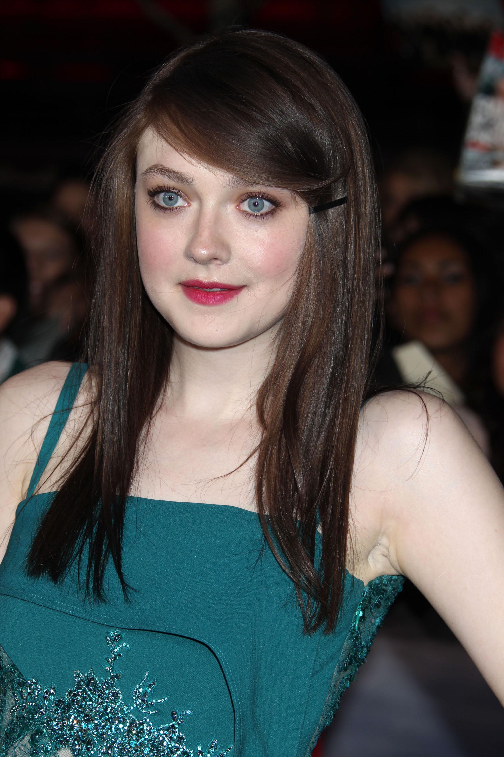 DakotaBreakingDawnPart2Premiere389.jpg