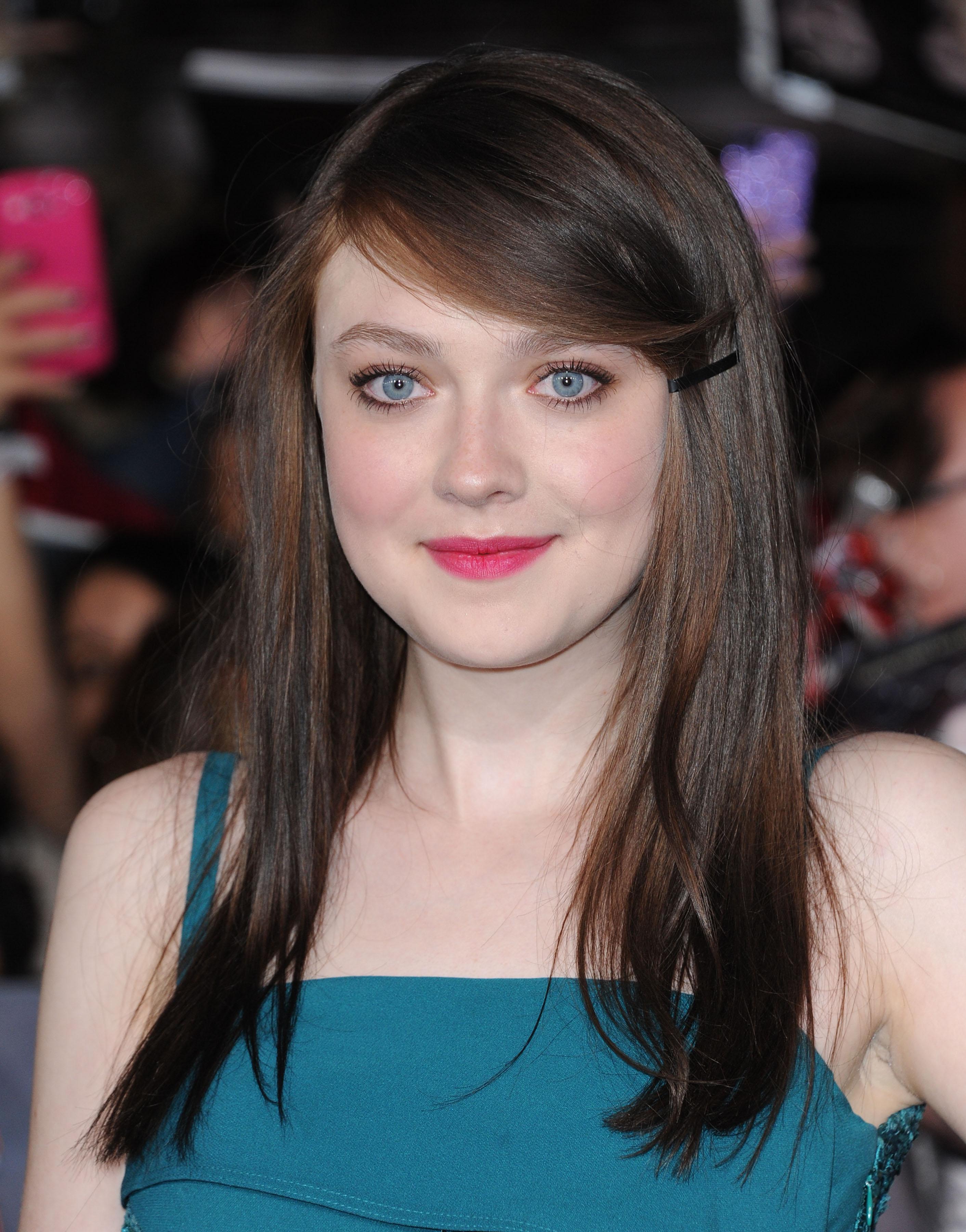 DakotaBreakingDawnPart2Premiere403.jpg