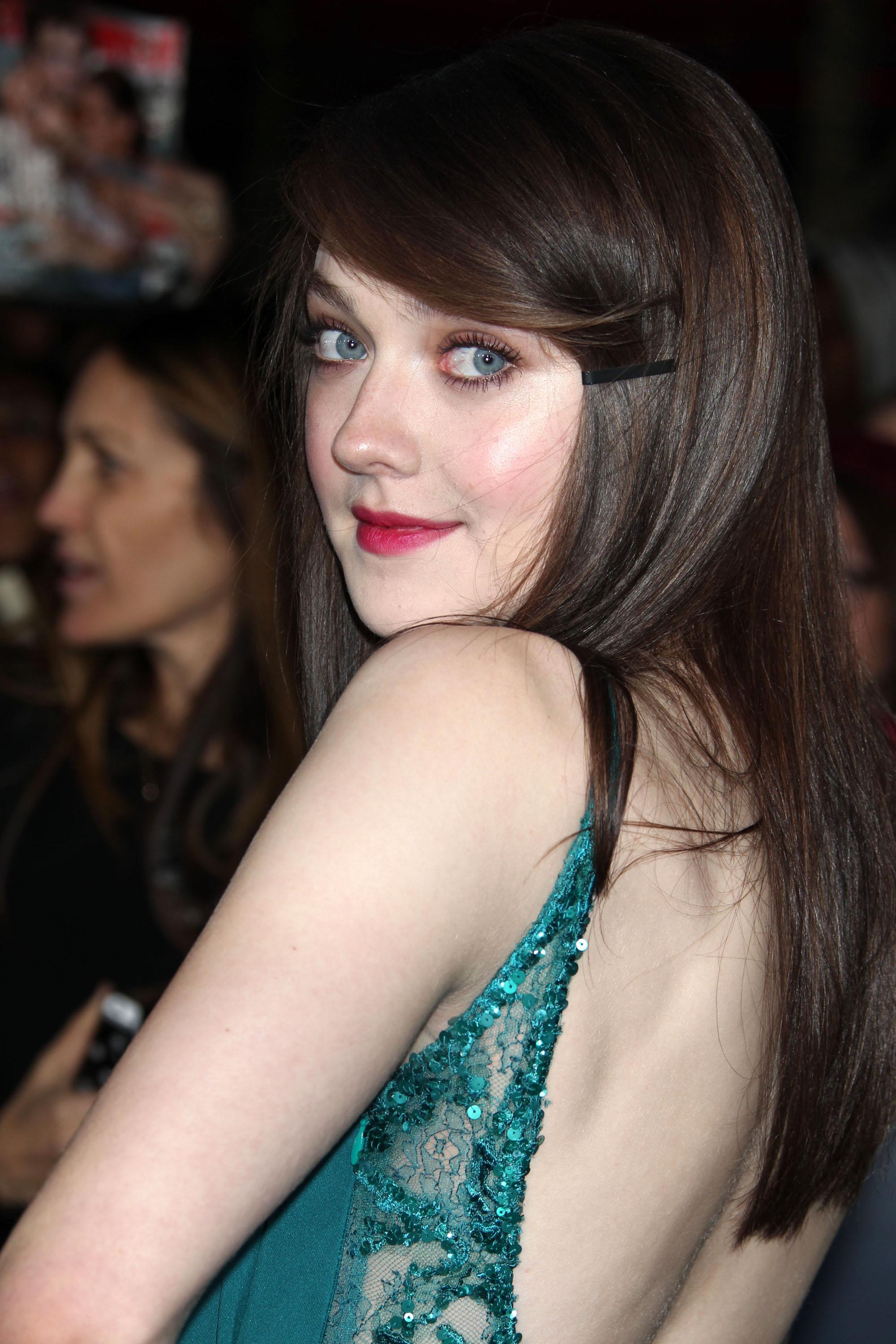 DakotaBreakingDawnPart2Premiere413.jpg