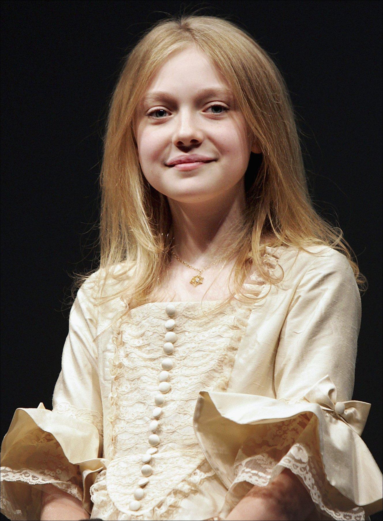 DakotaCWTokyoPremiere040.jpg