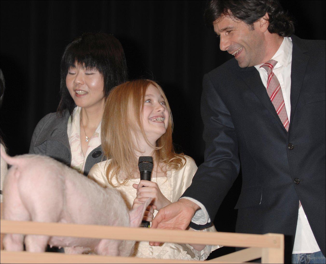 DakotaCWTokyoPremiere079.jpg