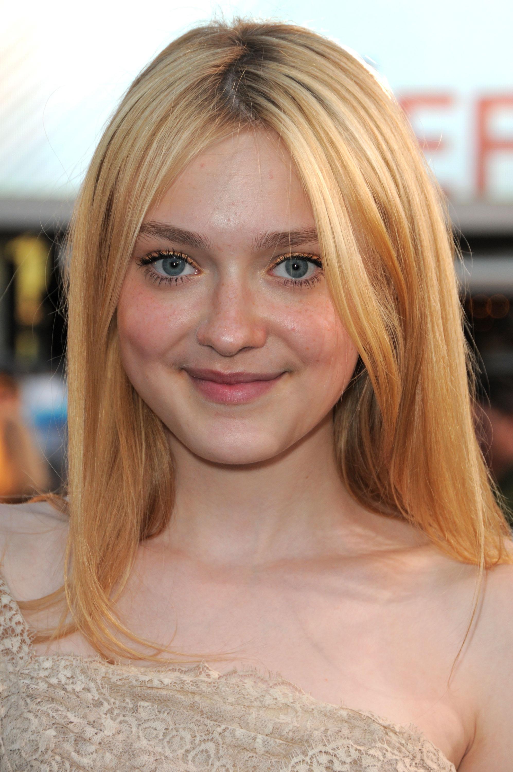 DakotaEclipsePremiereLA033.jpg