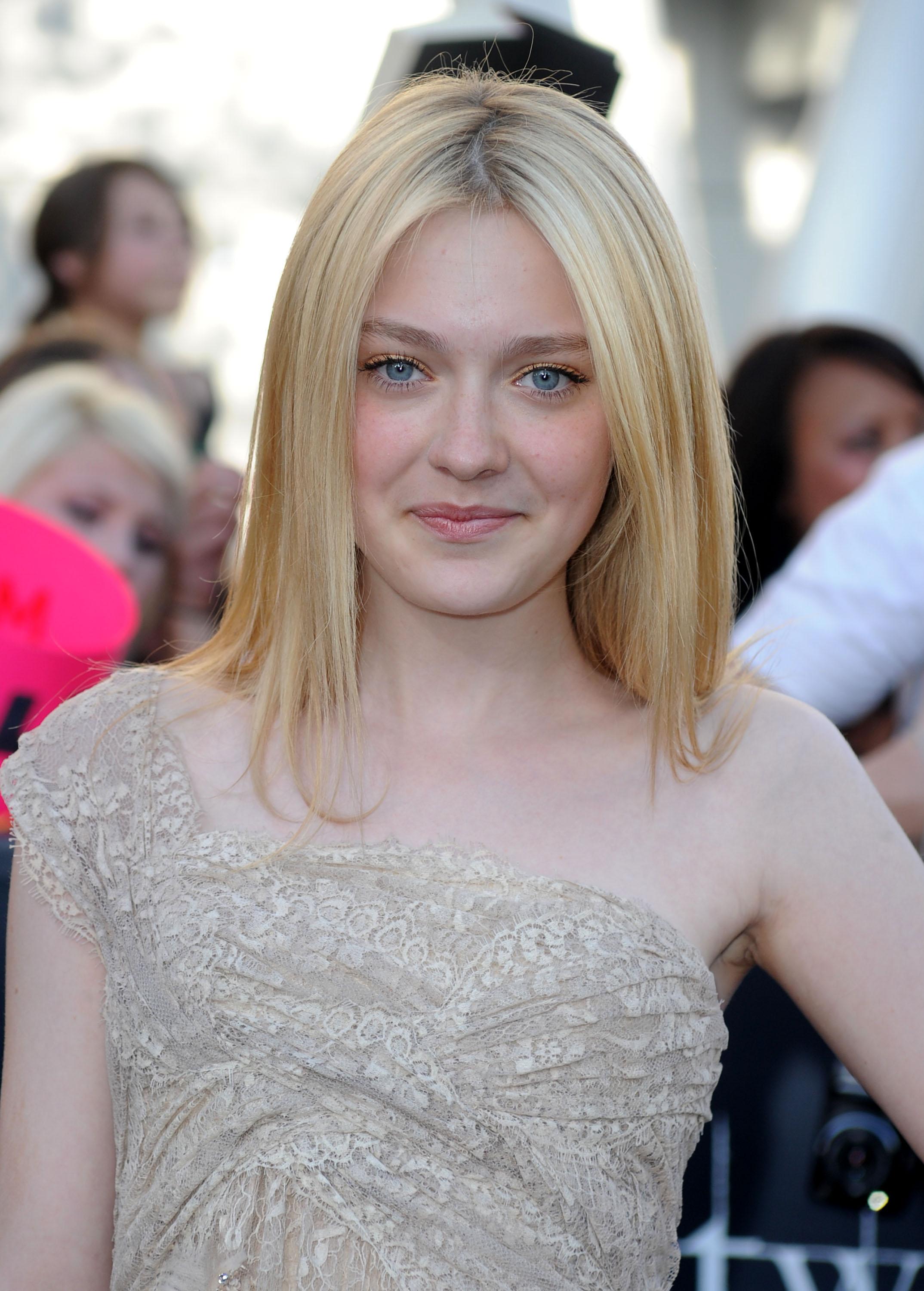 DakotaEclipsePremiereLA037.jpg
