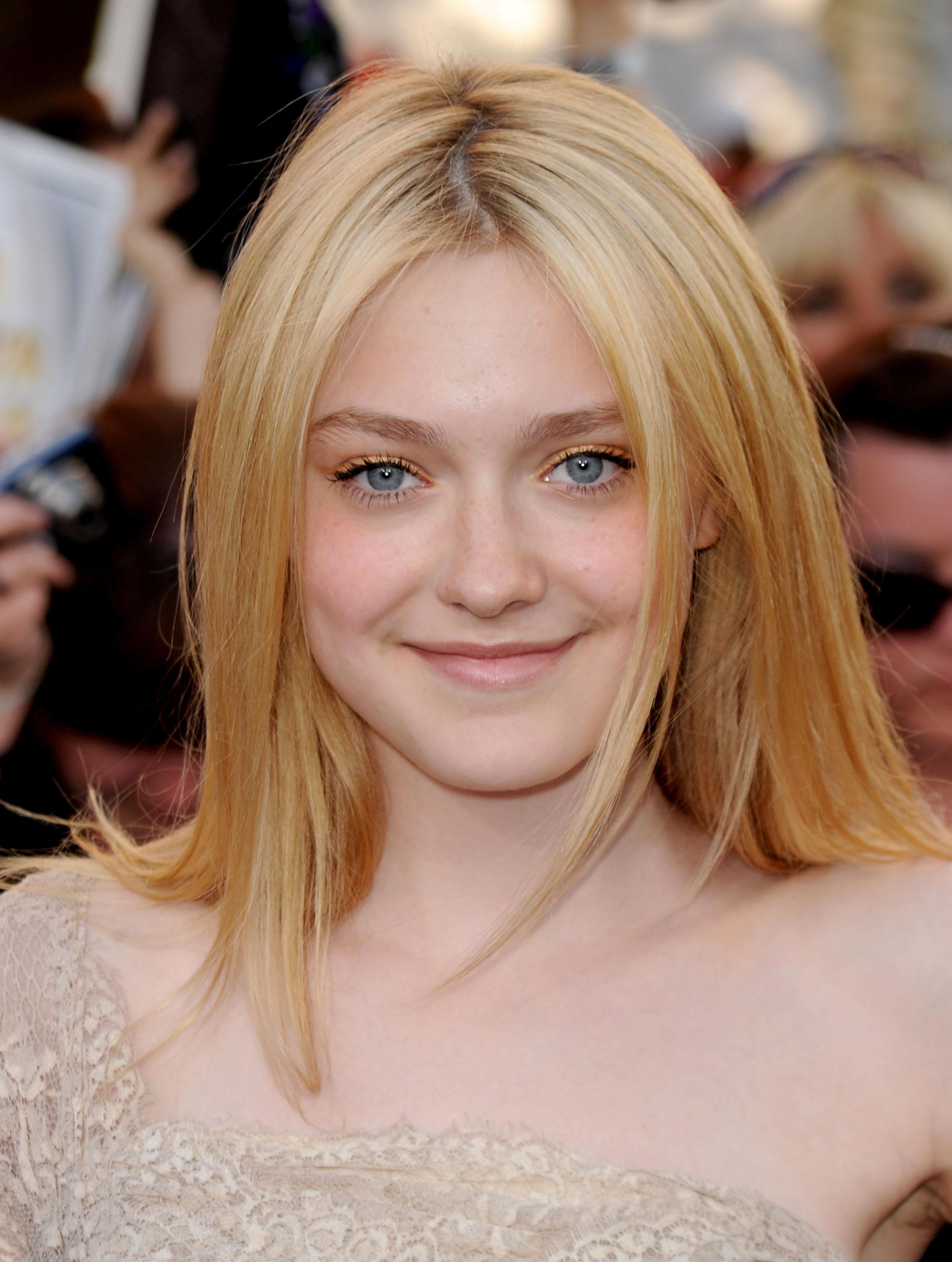DakotaEclipsePremiereLA049.jpg