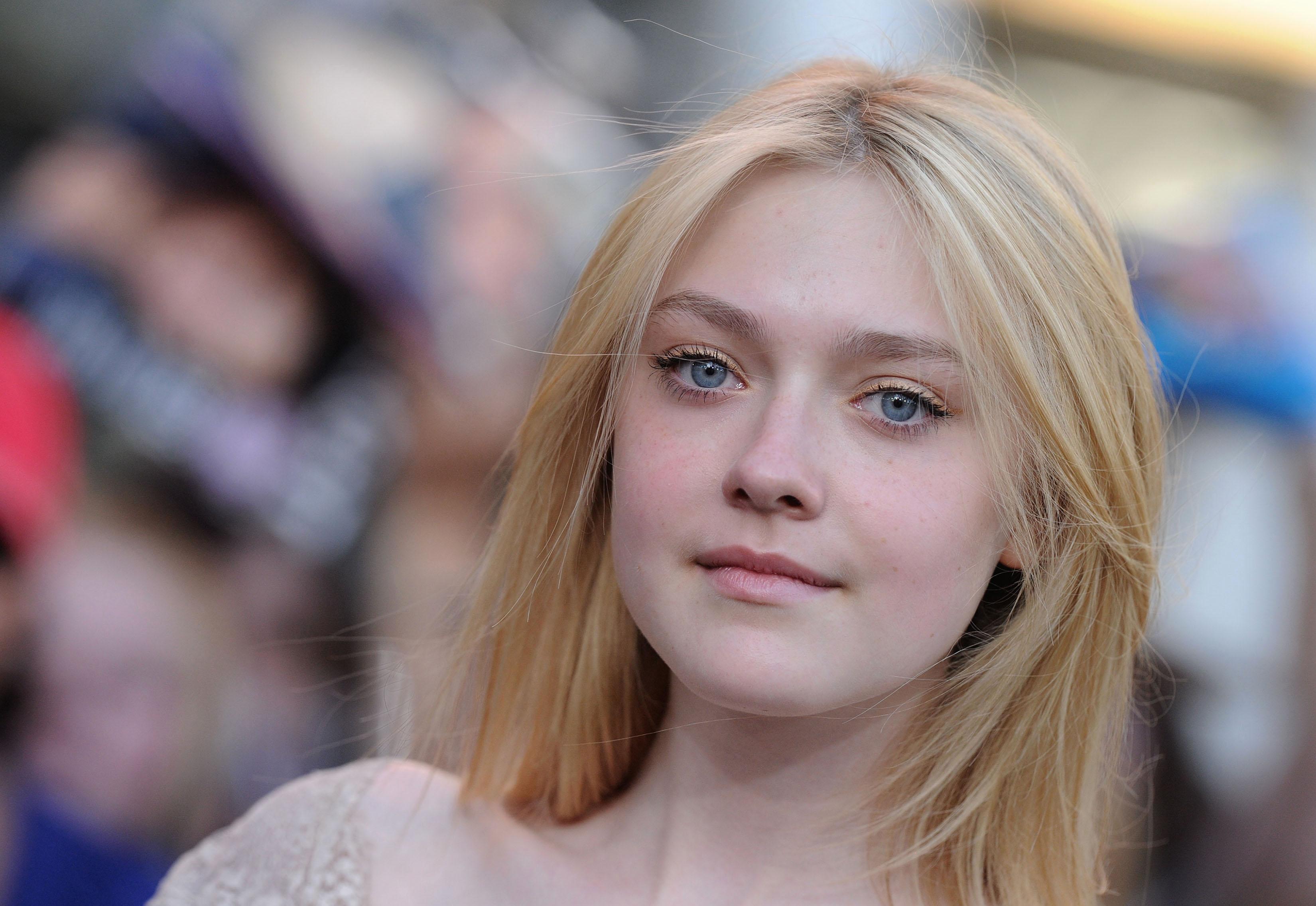 DakotaEclipsePremiereLA058.jpg