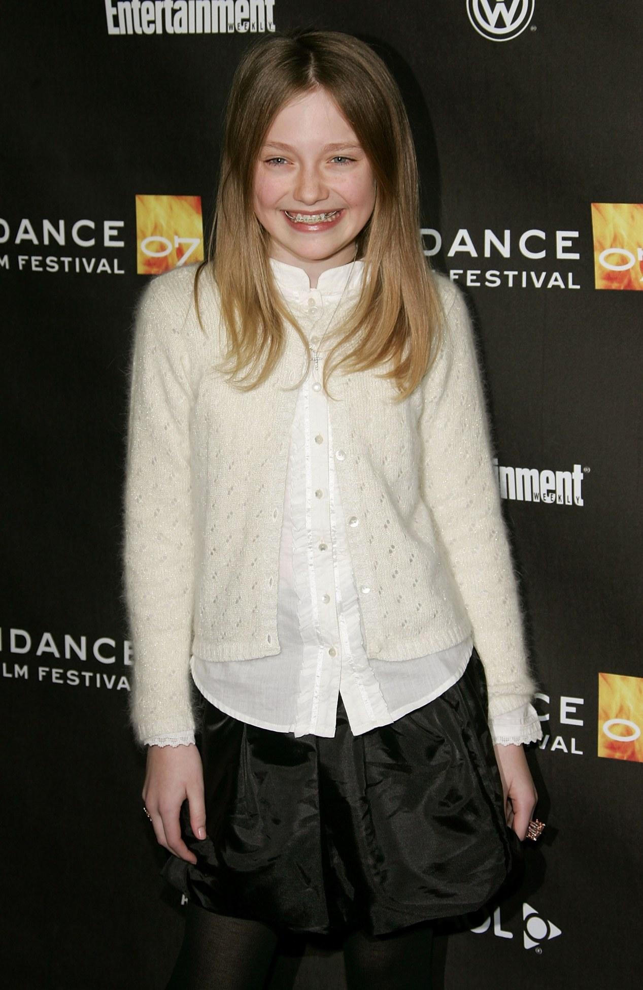 Dakota_HQHounddogPrem019.jpg