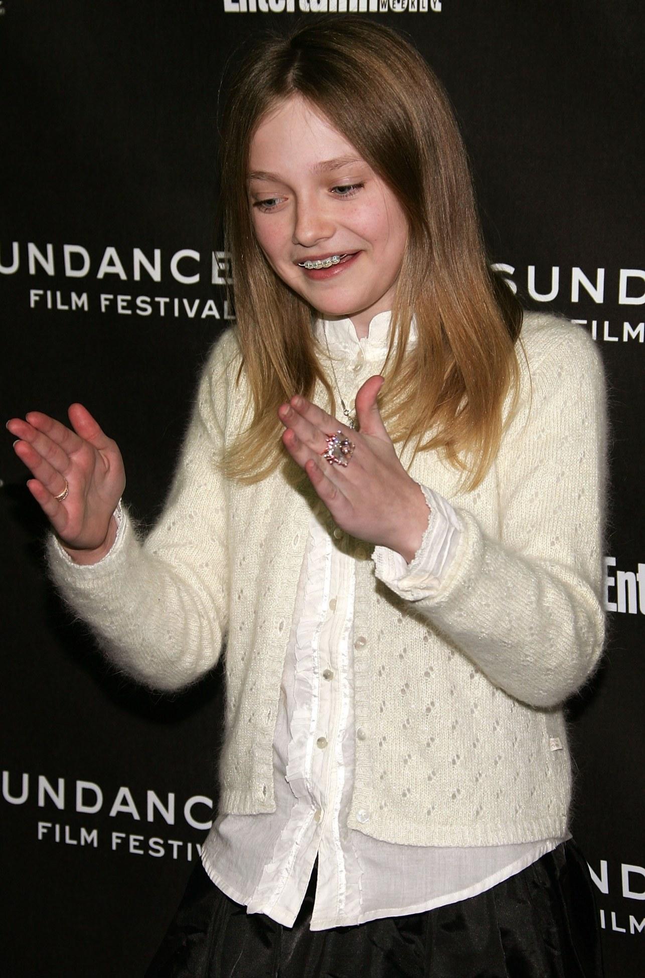 Dakota_HQHounddogPrem033.jpg