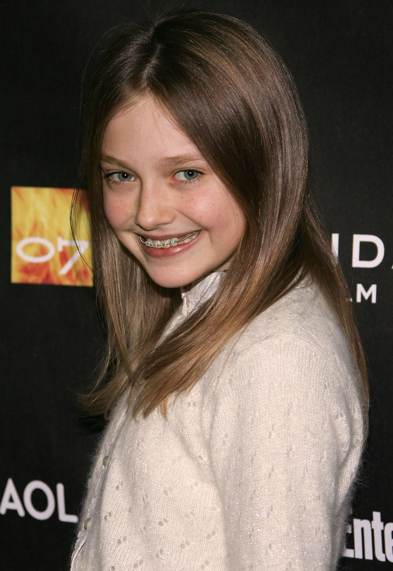 Dakota_HQHounddogPrem036.jpg
