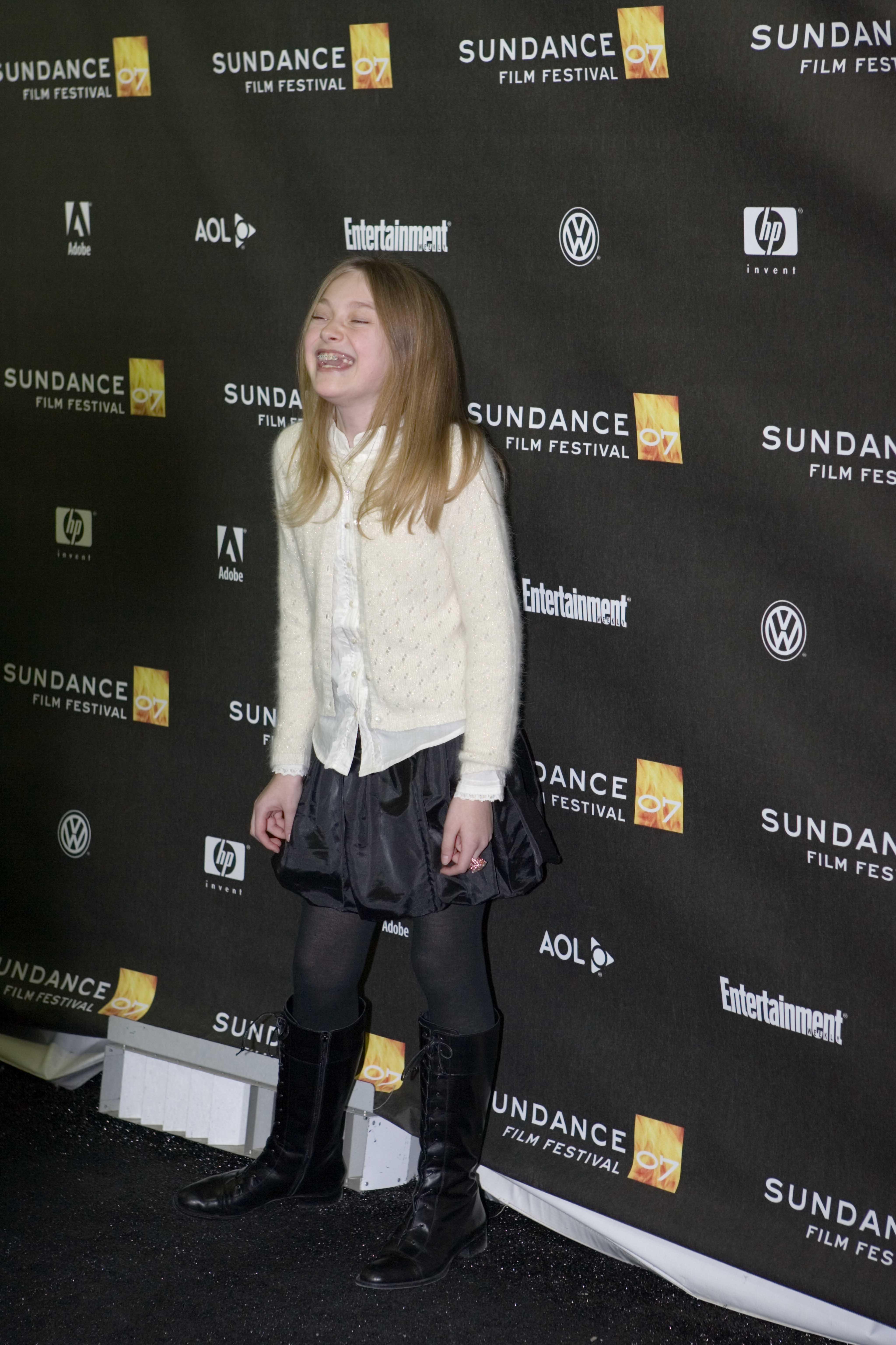 Dakota_HQHounddogPrem044.jpg