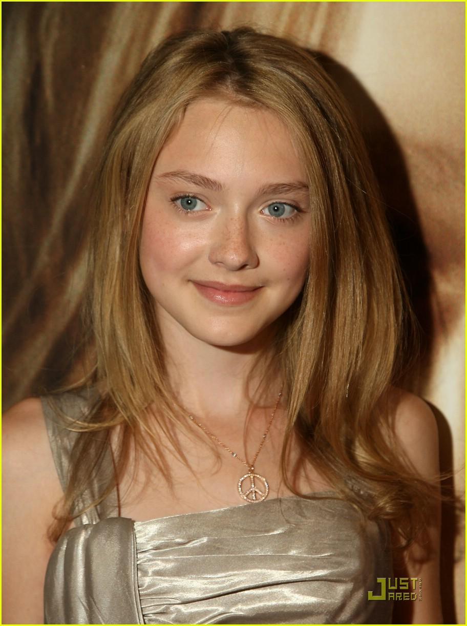 DakotaHounddogNYPremiere094.jpg