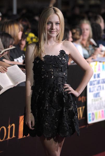 DakotaNewMoonPremiereNov16019.jpg