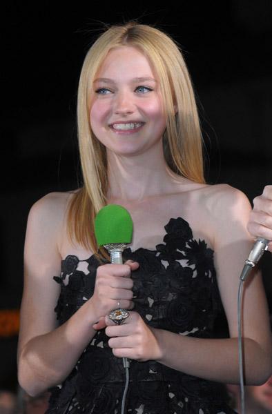 DakotaNewMoonPremiereNov16026.jpg