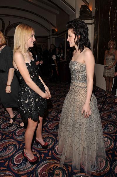 DakotaNewMoonPremiereNov16070.jpg