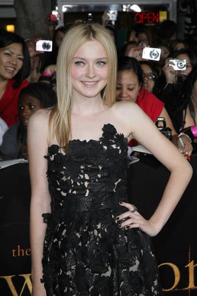 DakotaNewMoonPremiereNov16081.jpg
