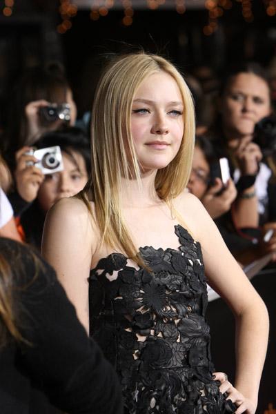 DakotaNewMoonPremiereNov16095.jpg