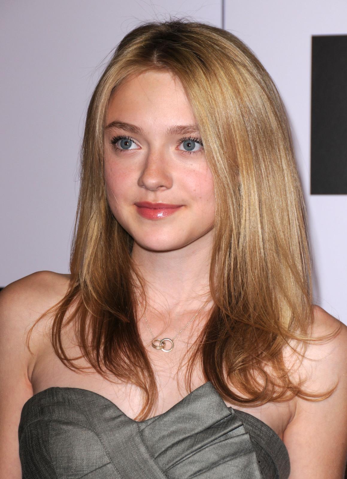 DakotaPushPremiere075.jpg