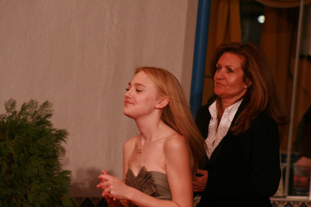 DakotaPushPremiere140.jpg