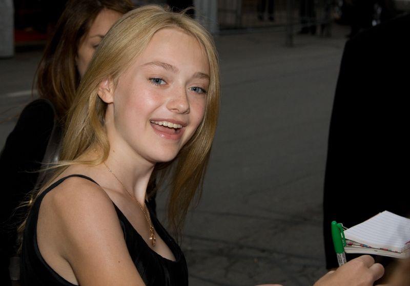 DakotaTSLOBTorontoPremiere087.jpg