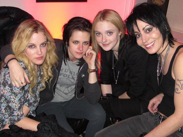 lovely-dakota-runaways-party-2010-01-24-02.jpg