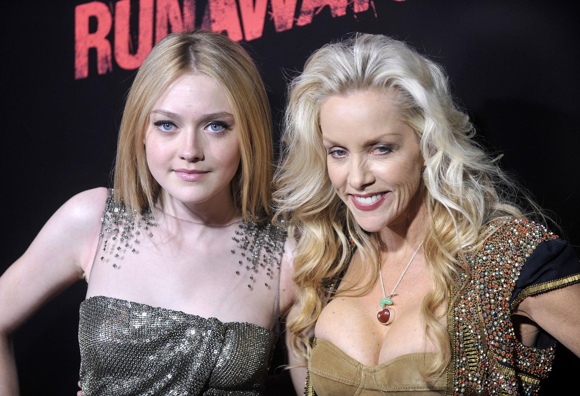 TheRunawaysLAPremiere11march2010060.jpg