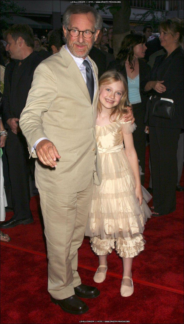 DakotaWOTWNYPremiere073.jpg
