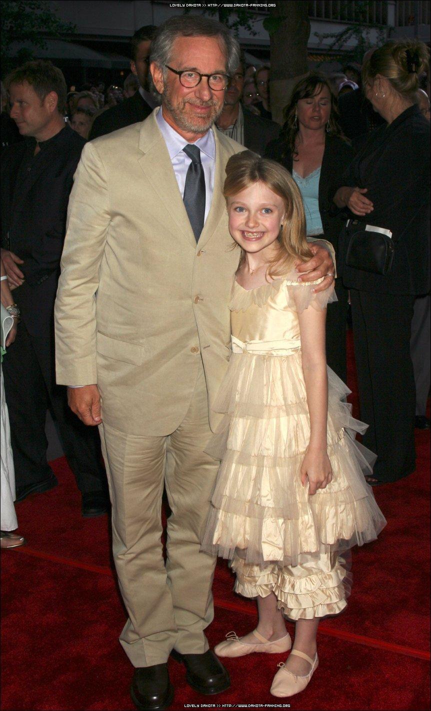 DakotaWOTWNYPremiere075.jpg