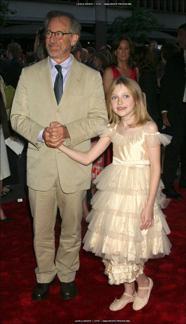 DakotaWOTWNYPremiere081.jpg