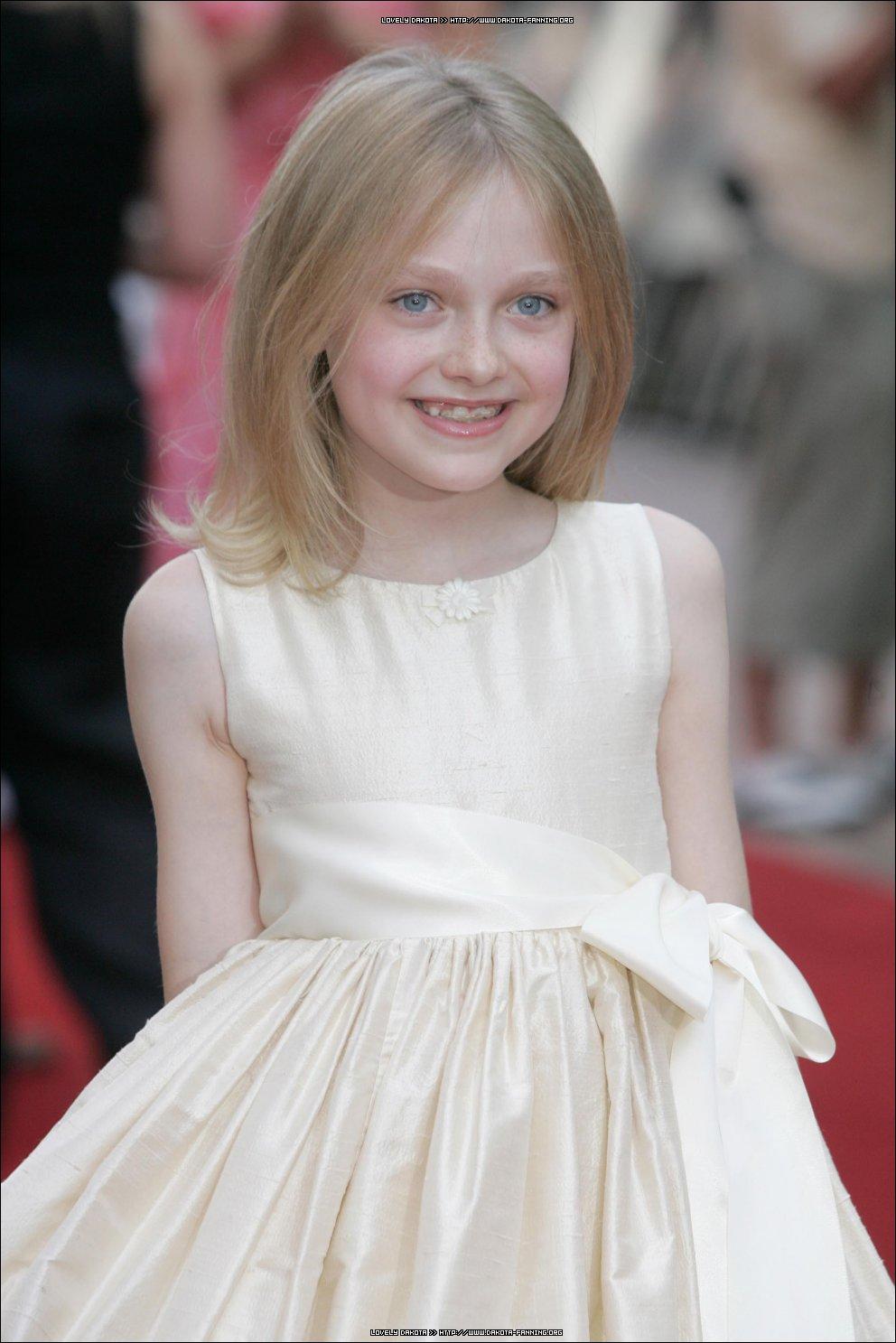 DakotaWOTWUKPremiere080.jpg