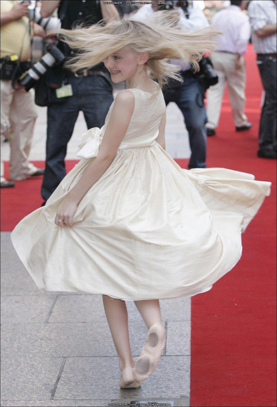 DakotaWOTWUKPremiere081.jpg