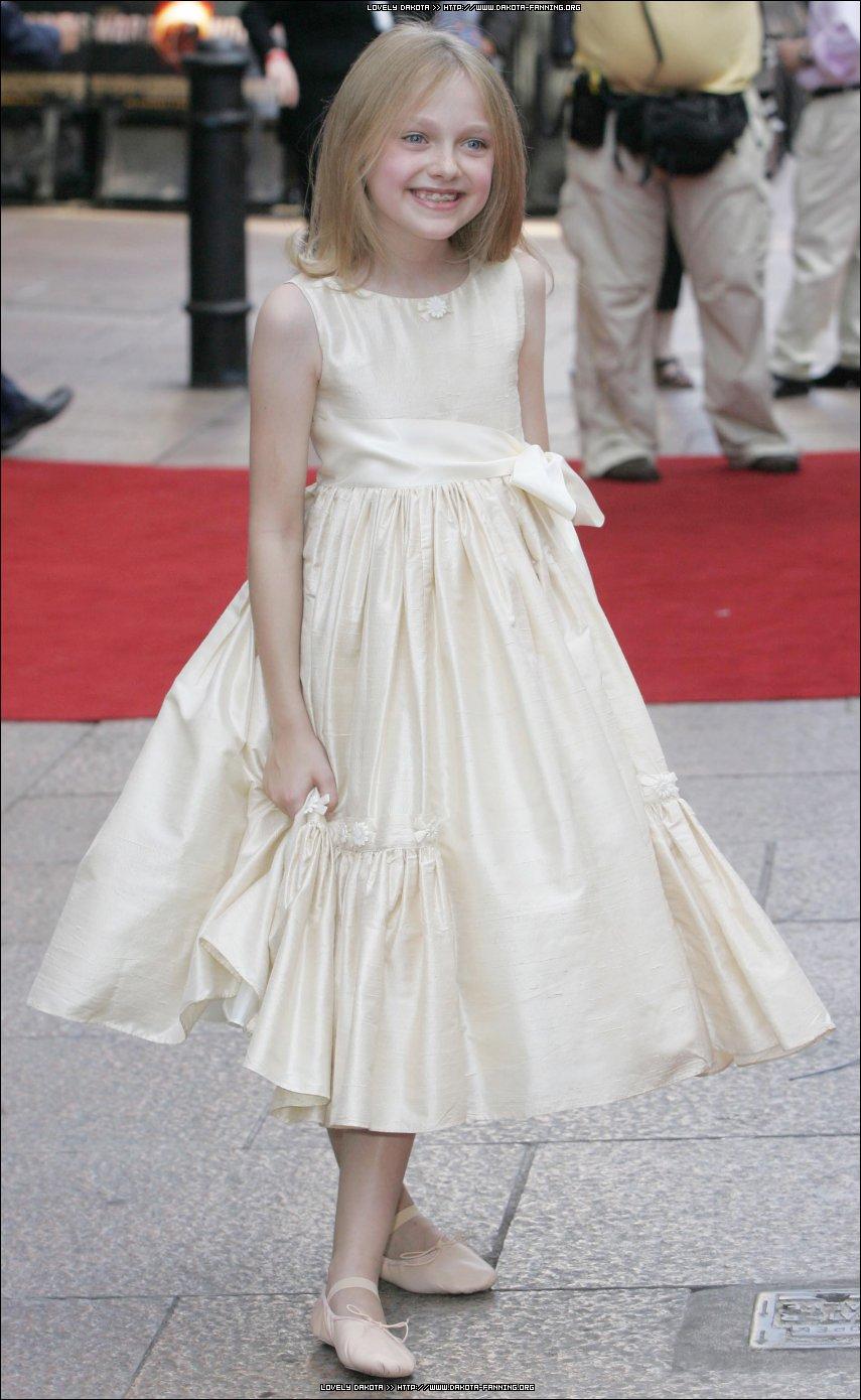 DakotaWOTWUKPremiere084.jpg