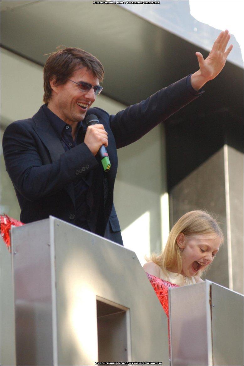 DakotaWOTWUKPremiere087.jpg