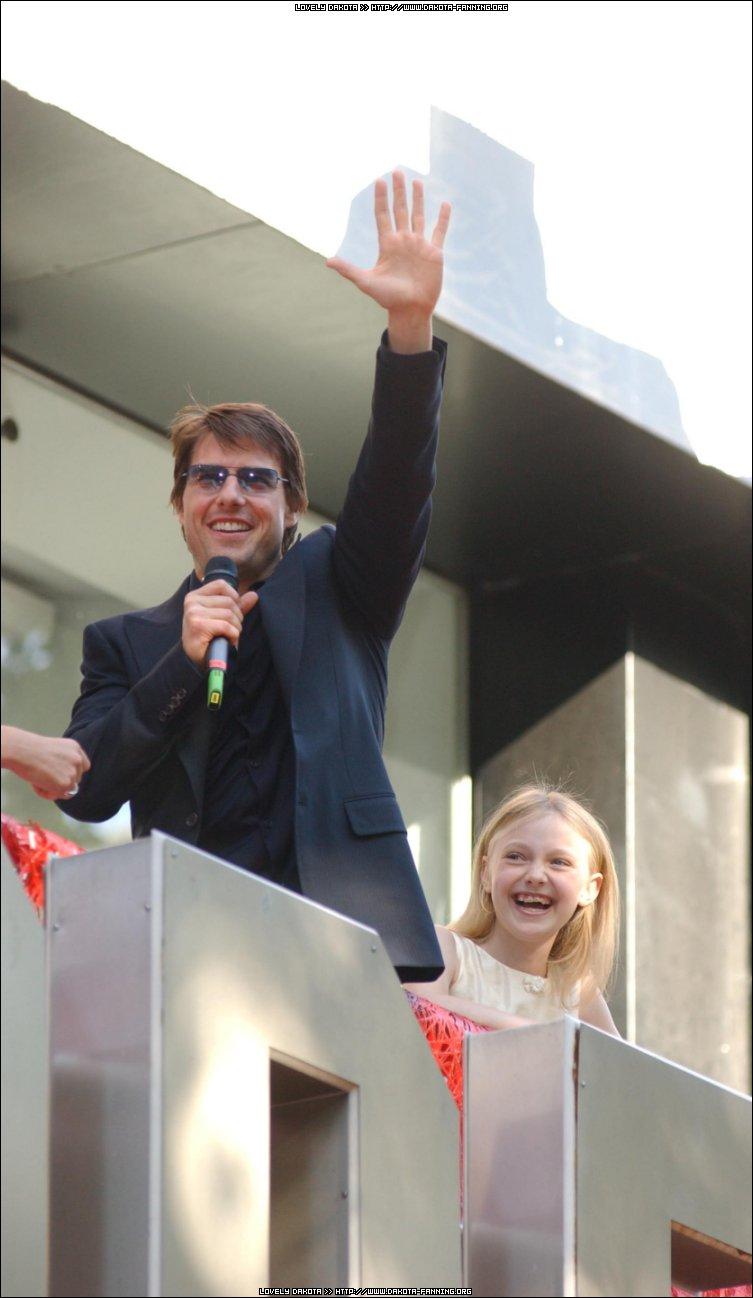DakotaWOTWUKPremiere088.jpg