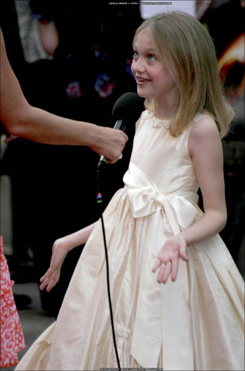 DakotaWOTWUKPremiere093.jpg