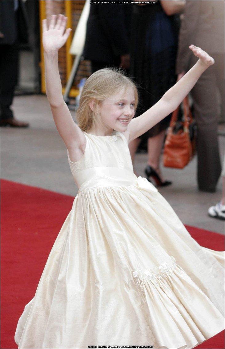 DakotaWOTWUKPremiere102.jpg