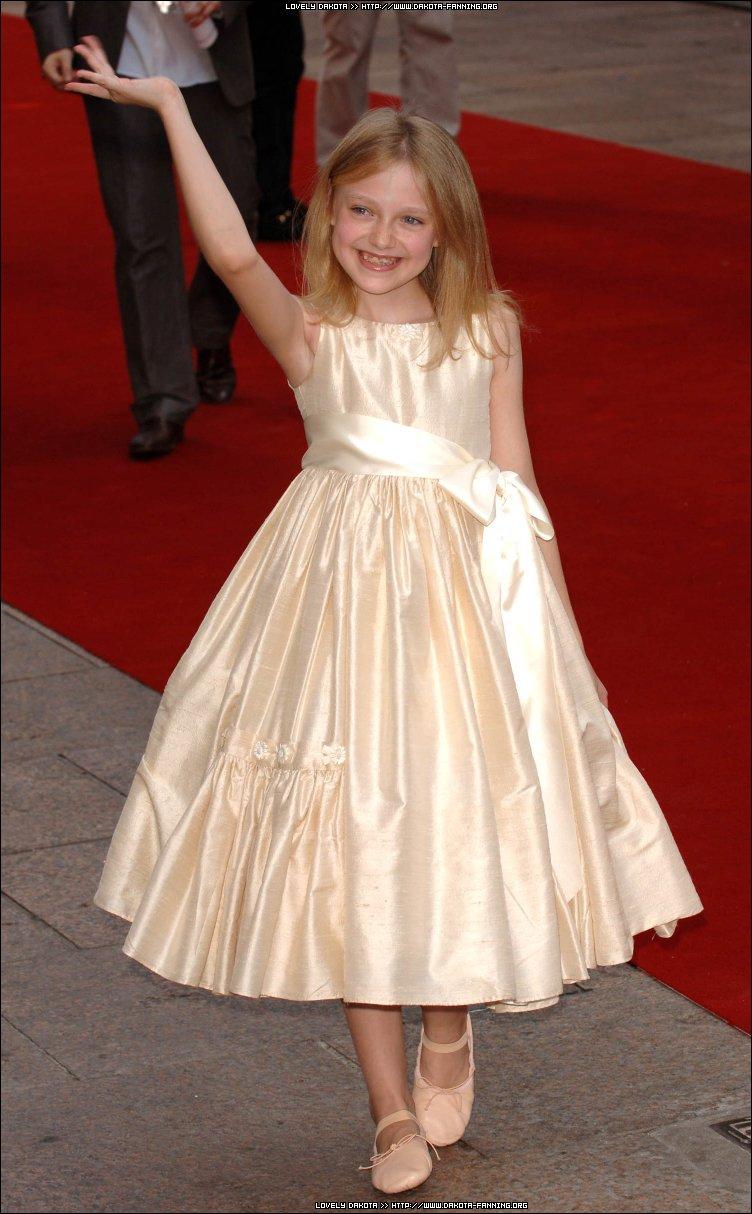 DakotaWOTWUKPremiere104.jpg