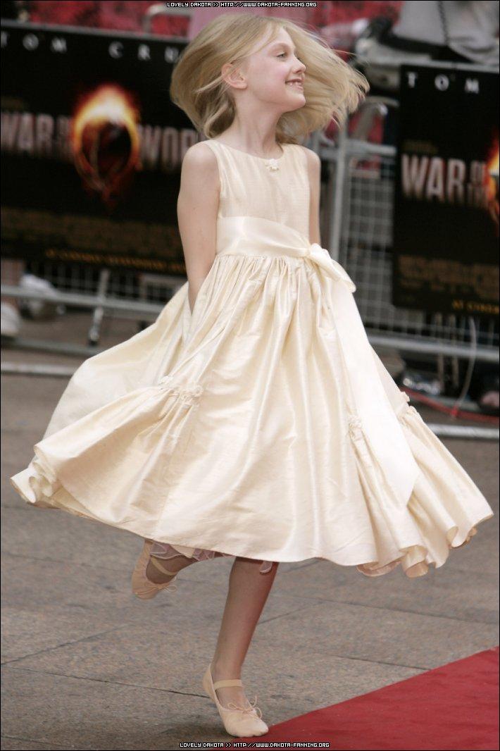 DakotaWOTWUKPremiere109.jpg
