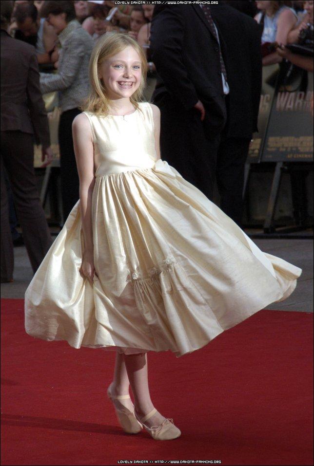 DakotaWOTWUKPremiere114.jpg