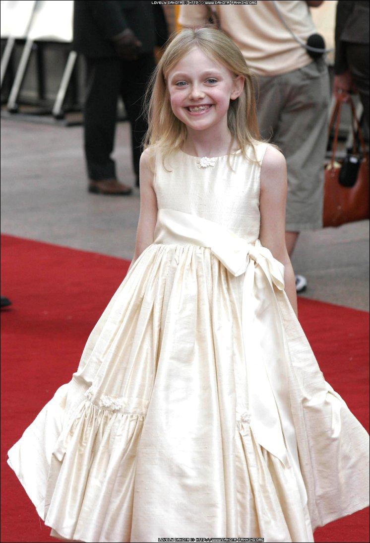 DakotaWOTWUKPremiere115.jpg