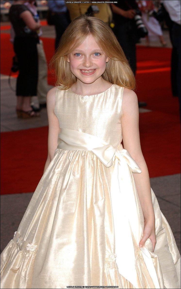 DakotaWOTWUKPremiere117.jpg