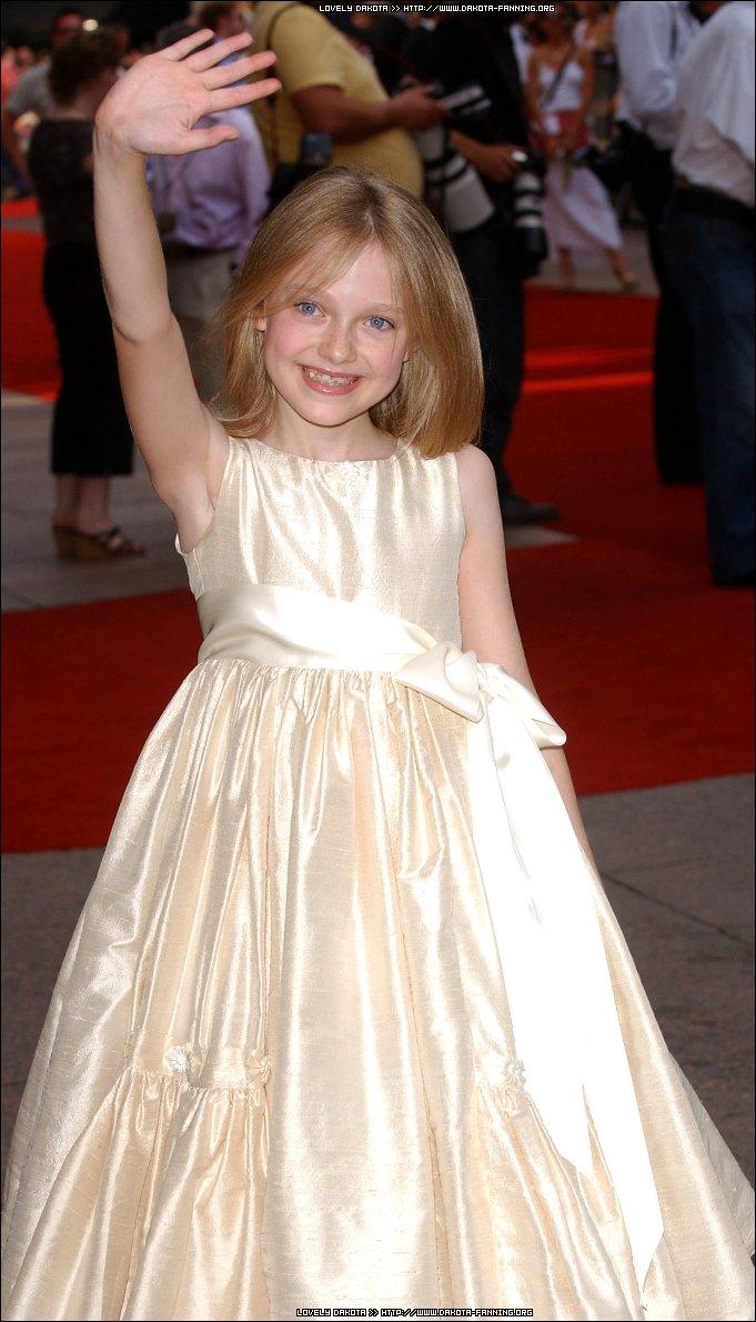 DakotaWOTWUKPremiere119.jpg