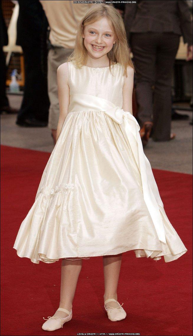 DakotaWOTWUKPremiere122.jpg